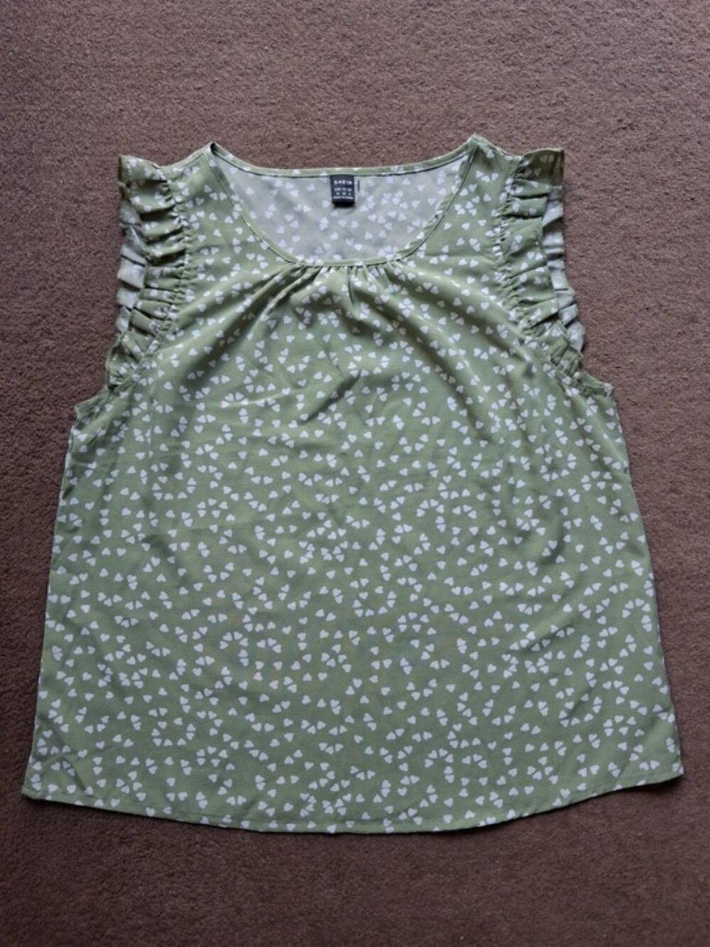 Mini heart print sleeveles blouse